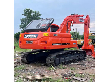 Ekskavator perayap DOOSAN DX225