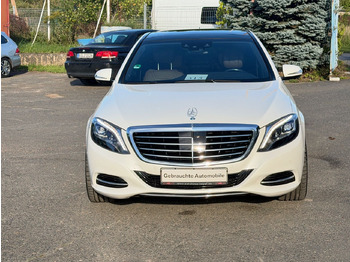 Mobil sedan MERCEDES-BENZ