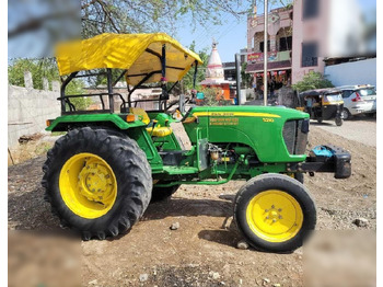 Traktor JOHN DEERE