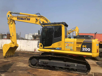 Ekskavator perayap KOMATSU PC200-8