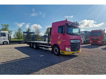 Truk pengangkut mobil DAF XF 460