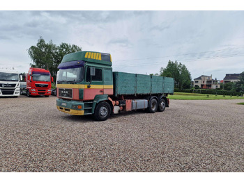 Truk jungkit MAN 26.403