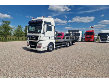 Truk pengangkut mobil MAN TGX 26.460
