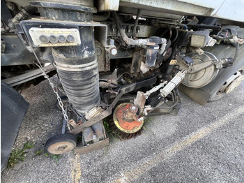 Penyapu jalan RENAULT Camion balayeur SCARAB MAJOR: gambar 5