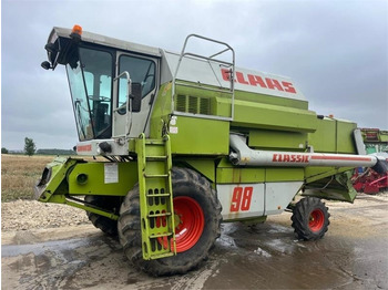 Lampiran pemanen CLAAS Dominator