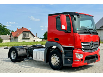 Truk sasis MERCEDES-BENZ Antos 1827