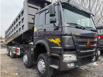 Truk jungkit SINOTRUK HOWO