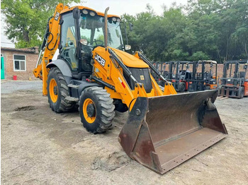 Ekskavator roda JCB 3CX
