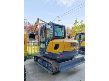 Ekskavator perayap XCMG XE60