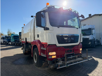 Penyapu jalan MAN TGS 18.440