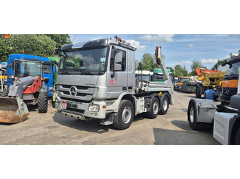 Truk skip loader MERCEDES-BENZ