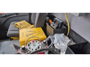 Truk pompa mixer Mercedes-Benz 3241 PM 21-3 Liebherr 7 cbm PUMI Putzmeister Liebherr: gambar 3 Truk pompa mixer Mercedes-Benz 3241 PM 21-3 Liebherr 7 cbm PUMI Putzmeister Liebherr: gambar 3