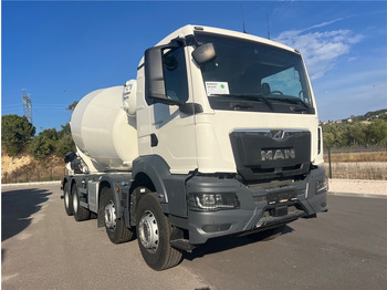 Truk pengaduk beton MAN TGS 41.440