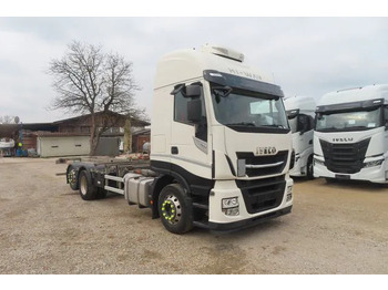 Truk sasis IVECO