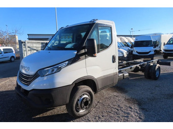Van pengiriman IVECO Daily