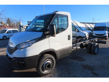 Van pengiriman IVECO Daily