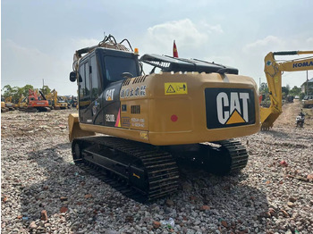 Ekskavator perayap CATERPILLAR 320D2