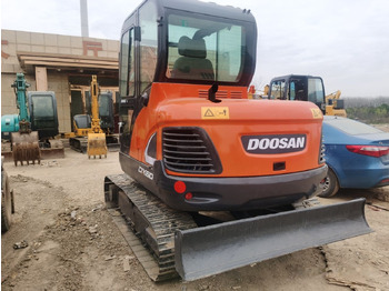 Ekskavator perayap Doosan DX60: gambar 5 Ekskavator perayap Doosan DX60: gambar 5