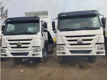 Truk jungkit SINOTRUK HOWO