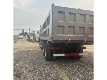 Truk jungkit Howo 371: gambar 5