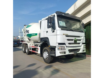 Truk pengaduk beton SINOTRUK HOWO