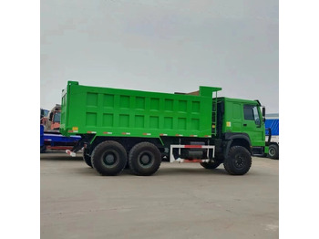 Truk jungkit SINOTRUK HOWO