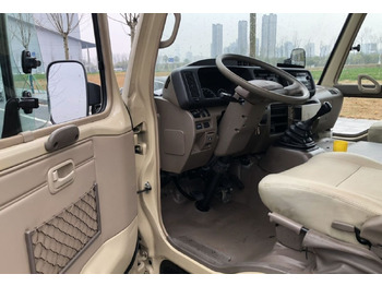 Bus pinggiran kota Toyota Coaster: gambar 5