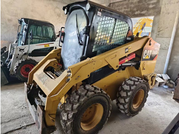 Skid steer CATERPILLAR
