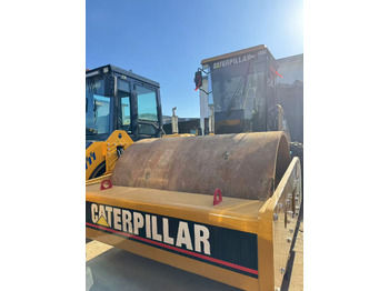 Roller jalan CATERPILLAR