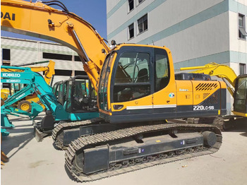 Ekskavator perayap HYUNDAI