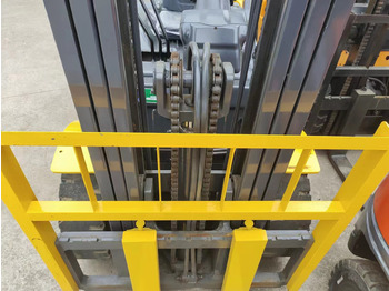 Forklift diesel KOMATSU FD30: gambar 3 Forklift diesel KOMATSU FD30: gambar 3