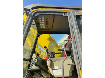 Ekskavator perayap KOMATSU PC200-8: gambar 4