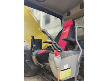 Ekskavator perayap KOMATSU PC200-8: gambar 3