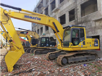 Ekskavator perayap KOMATSU PC200-7