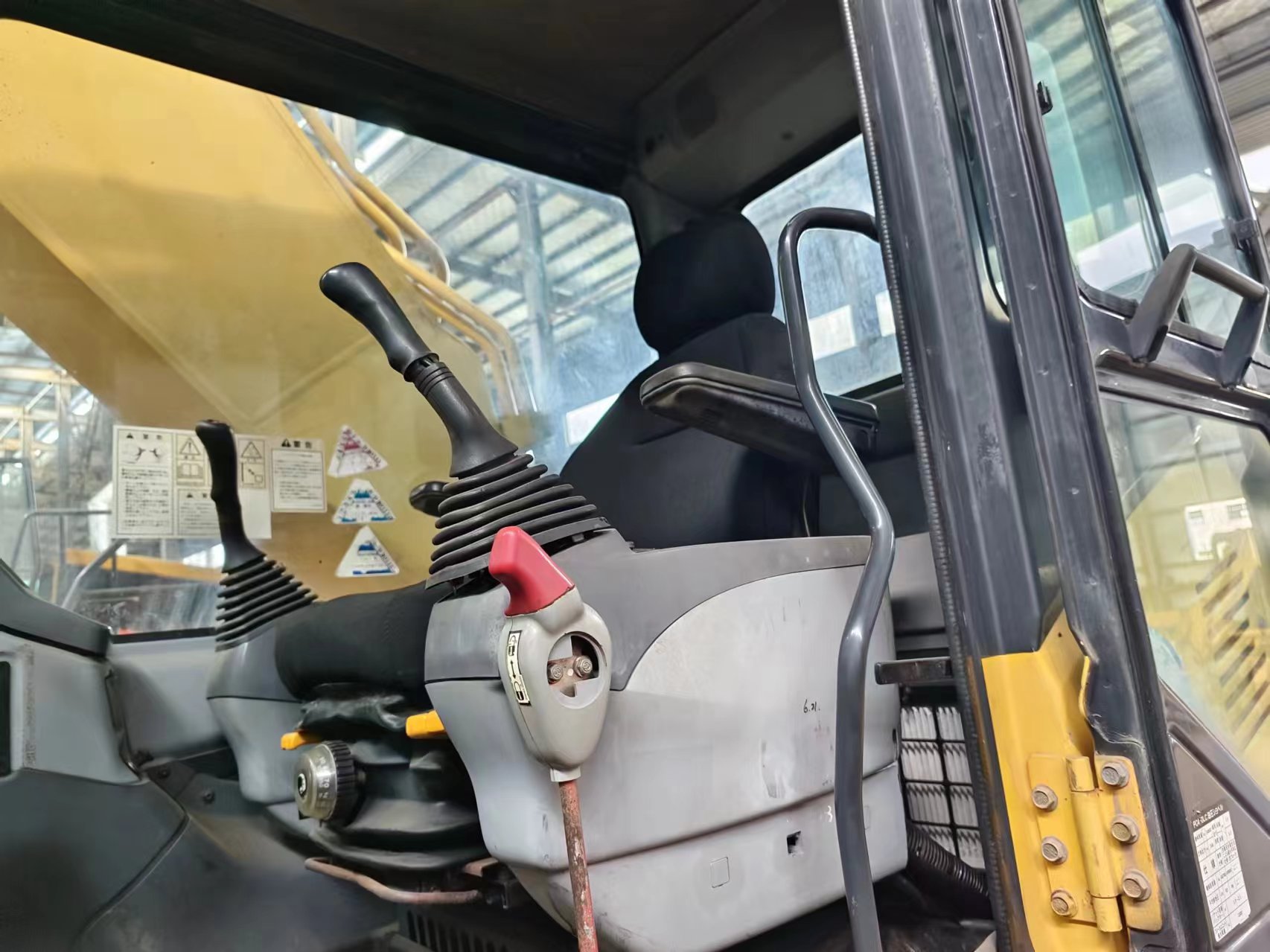 Ekskavator perayap KOMATSU PC400-7: gambar 5