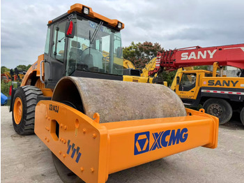 Roller jalan XCMG XS143J