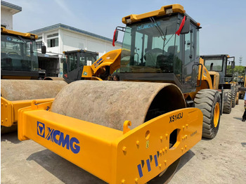 Roller jalan XCMG XS143J