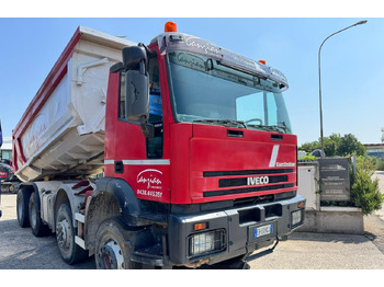Truk jungkit IVECO Magirus