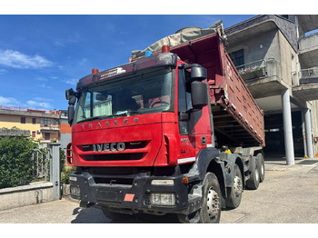 Truk jungkit IVECO Trakker