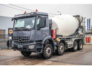 Truk pengaduk beton LIEBHERR