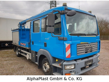 Platform udara yang dipasang di truk MAN TGL 8.180