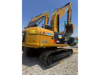 Ekskavator perayap CATERPILLAR 320D2