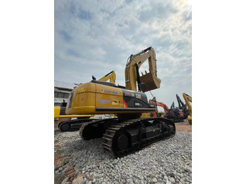 Ekskavator perayap CATERPILLAR
