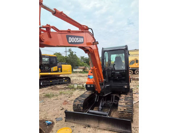 Ekskavator perayap DOOSAN DX60
