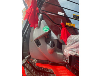 Ekskavator perayap Hitachi ZX 200: gambar 3