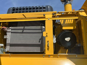 Ekskavator perayap Komatsu PC 300: gambar 2