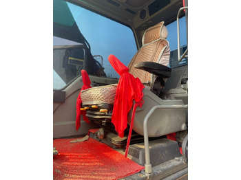 Ekskavator perayap baru Volvo EC 210: gambar 4