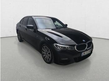 Mobil sedan BMW