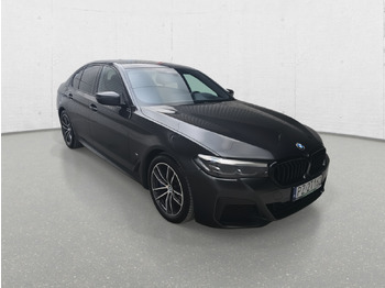 Mobil sedan BMW