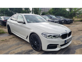 Mobil sedan BMW